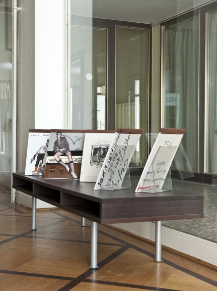 Vue de l'exposition T. Quelques possibilités de textes, Centre d'édition contemporaine, Genève, 2009. Photo: © Sandra Pointet