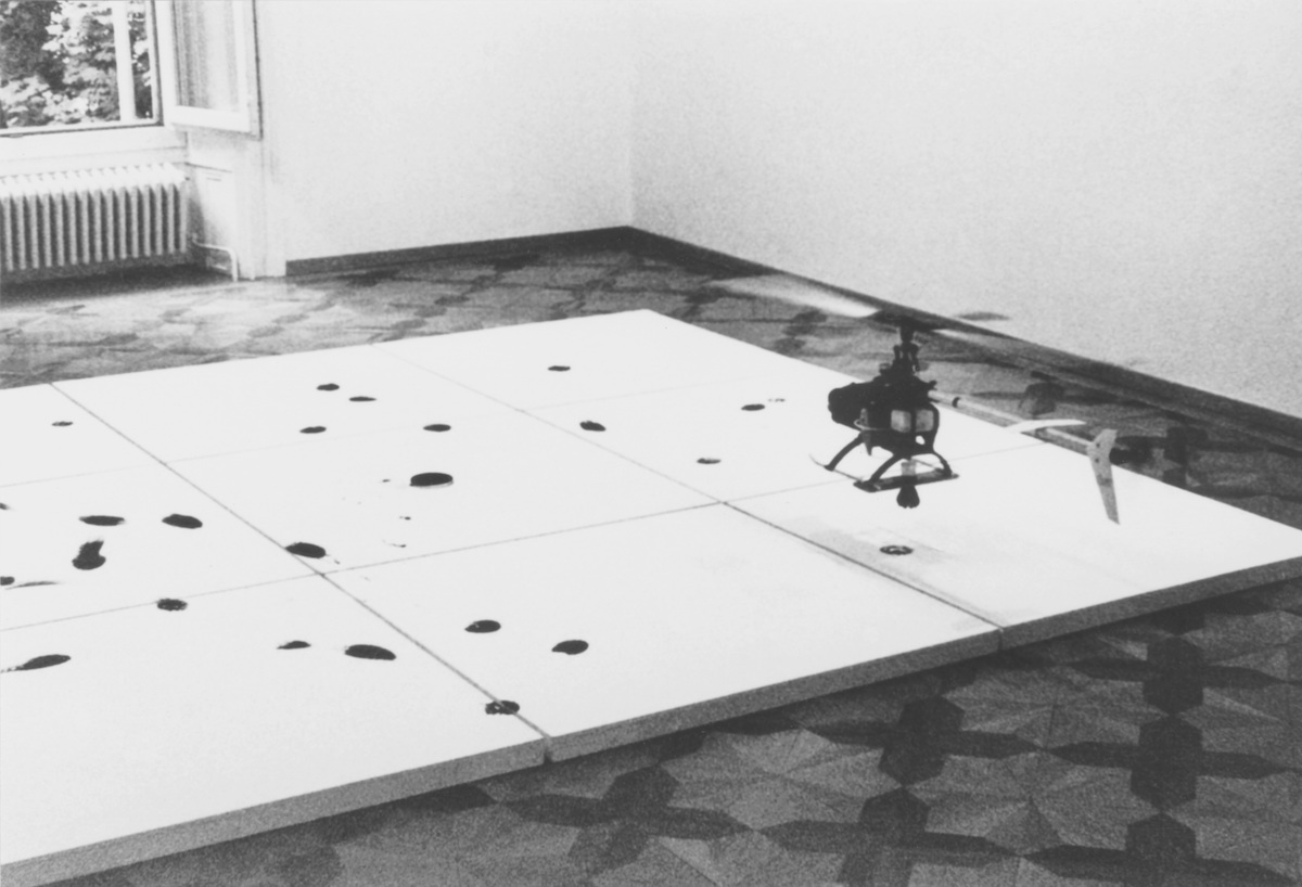 Roman Signer, <em>Installation hélicoptère, 1990</em>, 1990