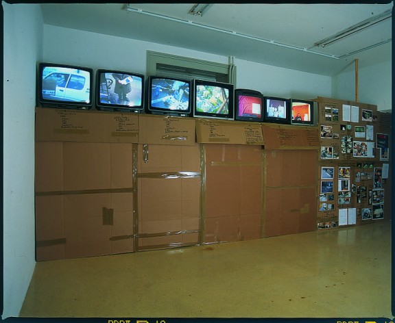 Thomas Hirschhorn, view of the exhibition, 1995