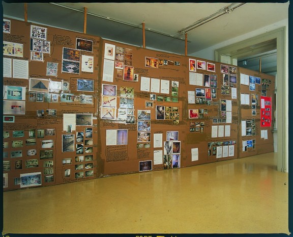Thomas Hirschhorn, view of the exhibition, 1995