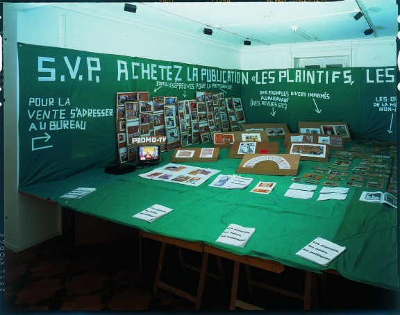 Thomas Hirschhorn, view of the exhibition, 1995