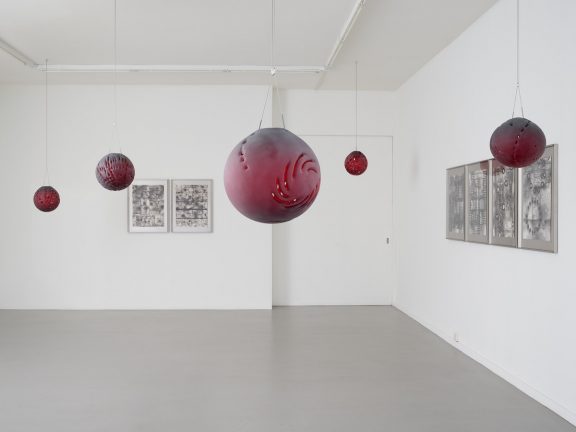 View of the exhibition Guillaume Dénervaud, Surv’Eye, CEC, February 2021. © Sandra Pointet. Strata, series of sandblasted crystal spheres produced as a part of the Fondation d’entreprise Hermès Artists' Residency program, 2020.