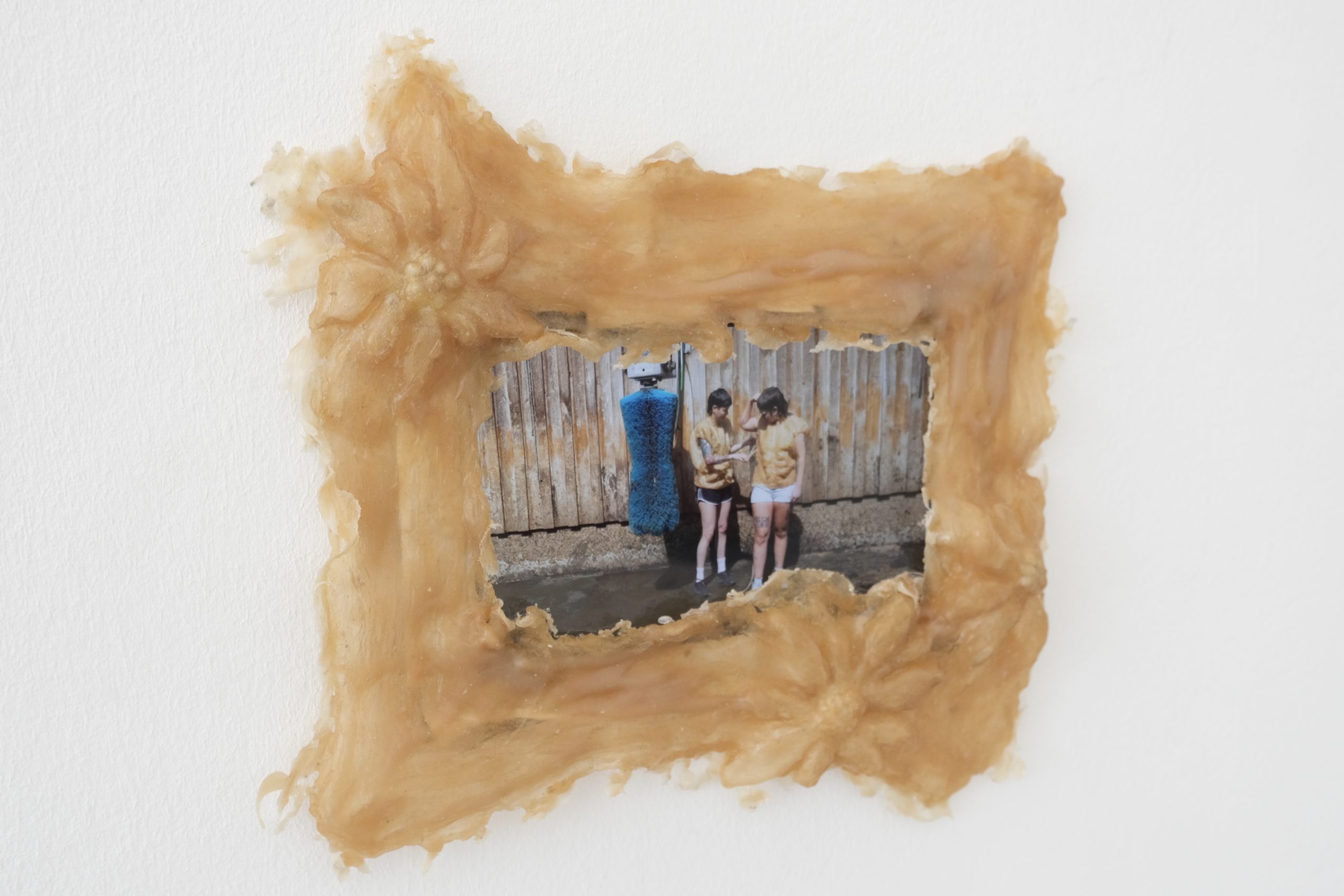 Jo Wydler, Ups almost kissed in the cowshed..., 2026. Photo : Heo Rin